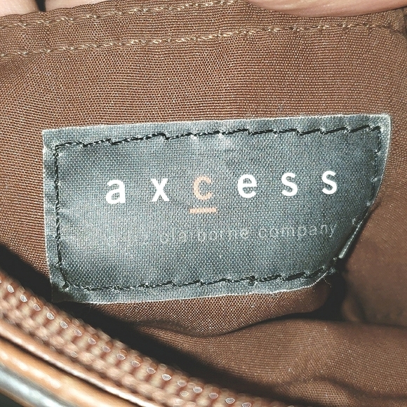 Liz Claiborne Axcess Crossbody Bag - Picture 6 of 7